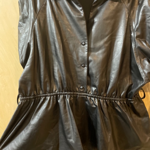 Women XXL 20 Pleather Style blouse Ruched Sleeves Peplum Top Button Front - Picture 4 of 8